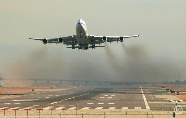 Αεροσκάφη που διασπείρουν τόνους άνθρακα