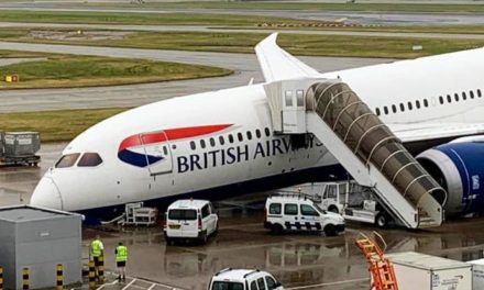 Βρετανία: Υπόκλιση ενός… Boeing 787 λόγω κατάρρευσης συστήματος προσγείωσης