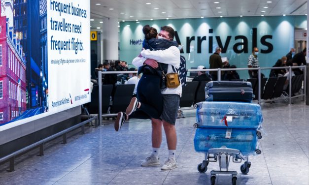 Τέλος στο πλαφόν των 100.000 ημερήσιων επιβατών στο αεροδρόμιο Χίθροου