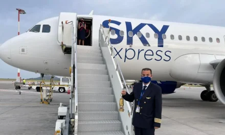 Η SKY express μεταφέρει το Άγιο Φως σε μέρη της Ελλάδας